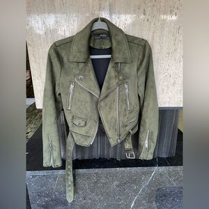 Green suede Zara motto jacket. New without tags. Never worn. Size S.